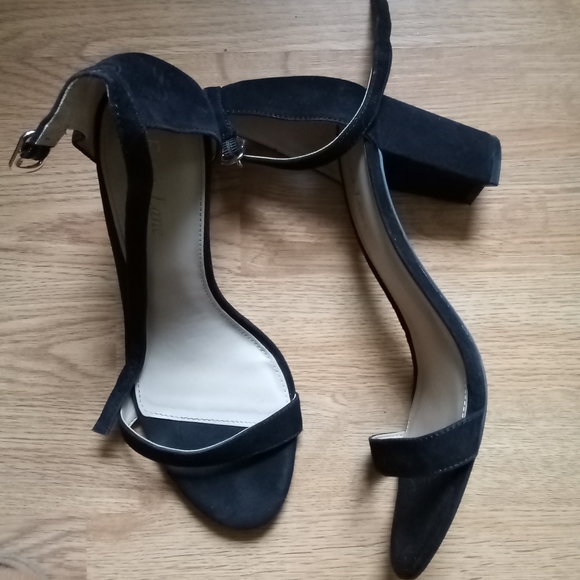 Sz 9 Black Faux Suede Heel - Picture 3 of 3